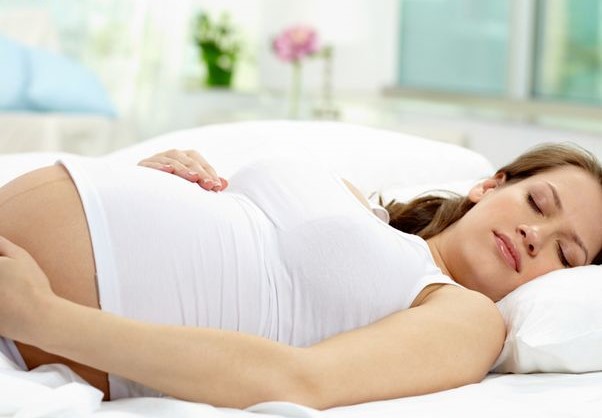همه نکات خوابیدن در سه ماه دوم بارداری