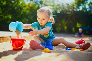 11 مورد از فواید شن بازی برای کودکان