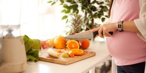 تغذیه مادر برای وزن گیری جنین در ماه اخر