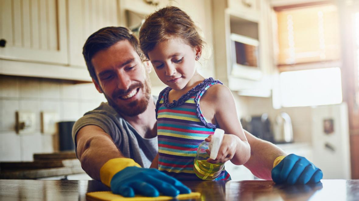 چرا باید کودکان در نظافت منزل کمک کنند؟