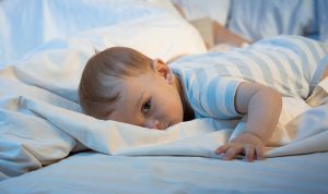 10 راهکار ساده برای راحت‌تر بیدار شدن کودکان از خواب