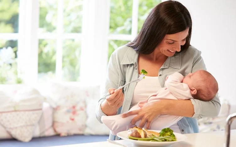 8 عادت غذایی نامناسب مادر در دوران شیردهی