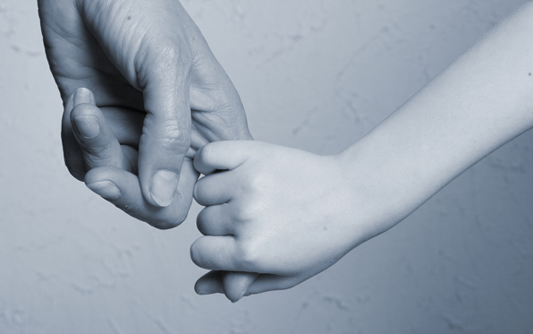 چه زمانی وابستگی کودک به والدین خطرناک می‌شود؟