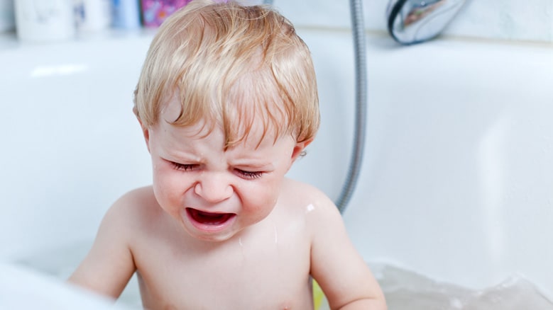 جرا کودکان از حمام کردن می ترسند؟