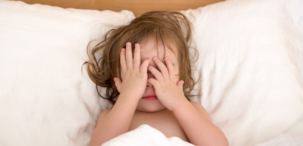 10 راه حل‌ مفید برای مشکل دیر خوابیدن کودکان