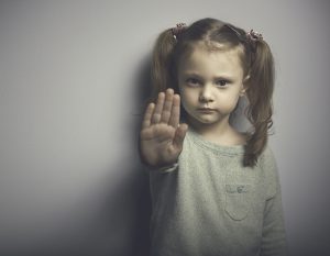 چگونه "نه گفتن" را به کودکان بیاموزیم؟ 3 روش آموزشی