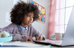 مدرسه آنلاین در دوران کرونا