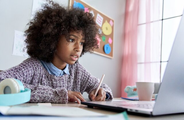 مدرسه آنلاین در دوران کرونا