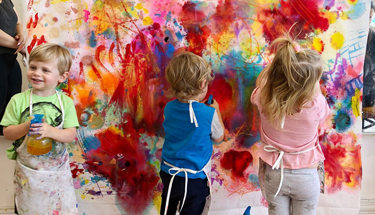 سرگرمی و نقاشی کشیدن بچه ها