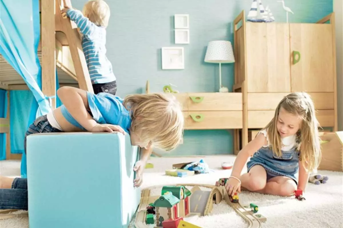 مرتب و جمع کردن وسایل توسط کودکان