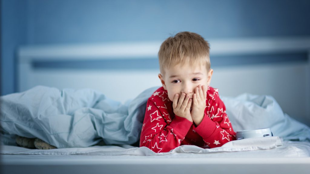 6 دلیل دیر خوابیدن بچه ها