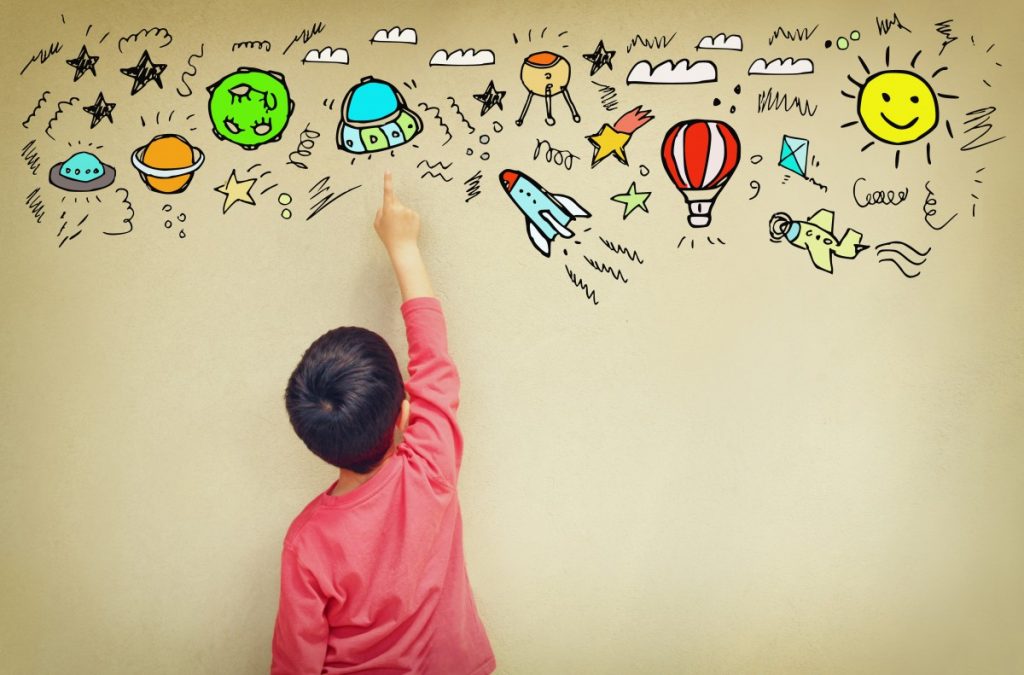 نقاشی کشیدن بروی دیوار اتاق خواب و خلاقیت کودک