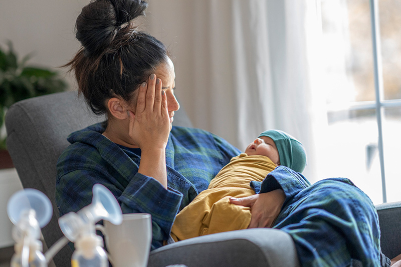 راهکارهای کمک به بهبود افسردگی مادر پس از زایمان