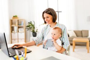 6 پیشنهاد شغل های مناسب برای مادران در خانه