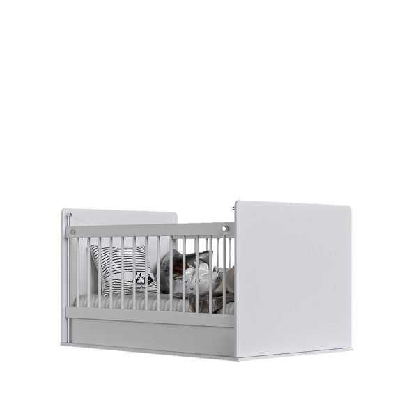 ننو و تخت ساده نوزاد و سیسمونی ثابت شده روی زمین