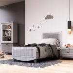 تخت و پاتختی و کتابخانه طوسی و سفید شیک اتاق خواب